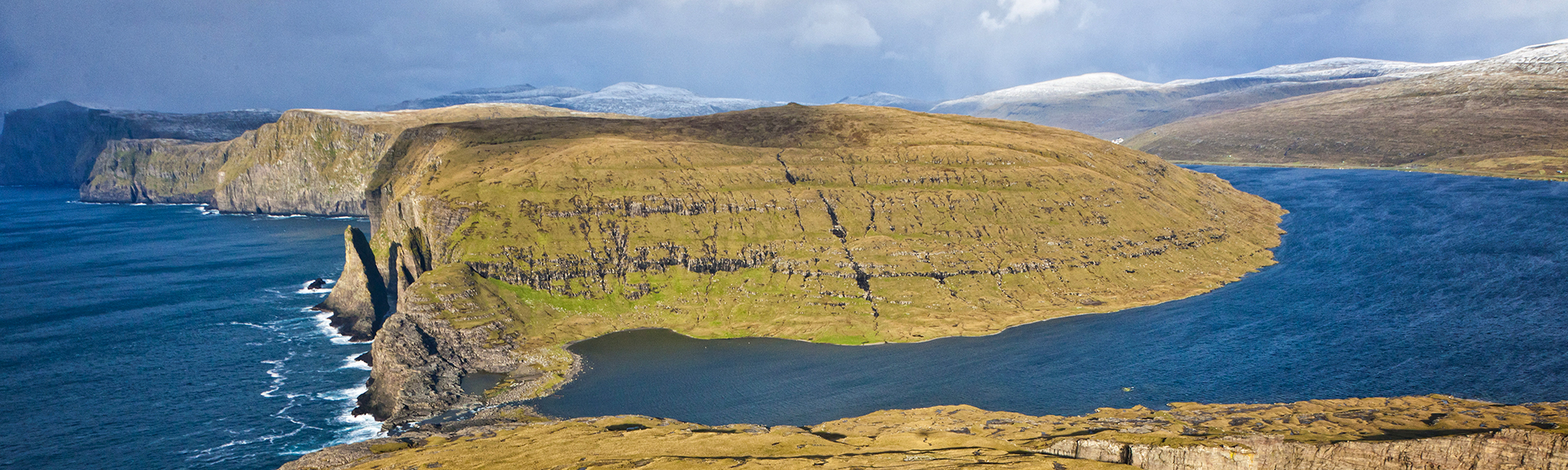 Randonnée Iles Féroé © Morten Abrahamsen / Visit Faroe Islands