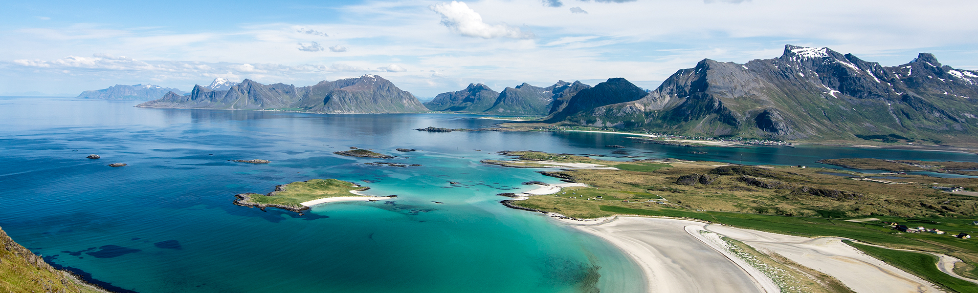 Aurores boréales Iles Lofoten © Lars-Böske / Adobe-Stock