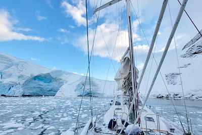 Voilier - Paradise bay - Antarctique