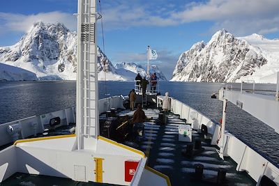 Approche du canal Lemaire à bord du Plancius - Antarctique