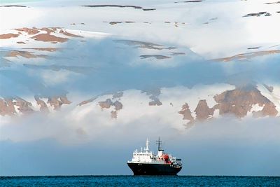 L'Ortelius, au large de l'Antarctique