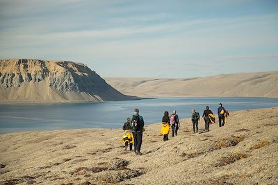© Acacia Johnson / Quark Expeditions - Ile Devon - Baie de Radstock - Nunavut - Canada Ile Devon - Baie de Radstock - Nunavut - Canada