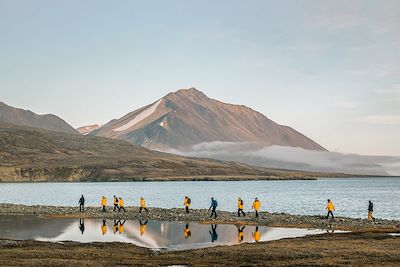 © Sam Edmonds / Quark Expeditions - Randonnée à Dundas Harbour - Arctique canadien - Canada Randonnée à Dundas Harbour - Arctique canadien - Canada