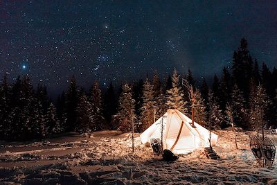 © Hugo Villegas - Bivouac en tente prospecteur - Québec - Canada Bivouac en tente prospecteur - Québec - Canada