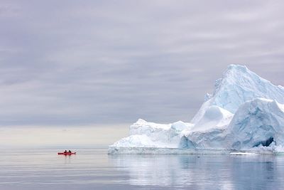 © Black Feather Wilderness Adventure Co./Steve Ruskay - Découverte de la banquise en kayak - Île de Baffin - Inlet Pond - Nunavut - Canada Découverte de la banquise en kayak - Île de Baffin - Inlet Pond - Nunavut - Canada