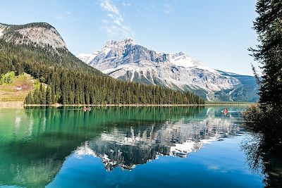 © UlyssePixel / Adobe Stock - Lac Emerald - Yukon - Canada Lac Emerald - Yukon - Canada