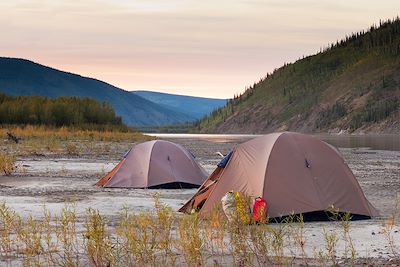 Bivouac au bord du fleuve Yukon - Canada