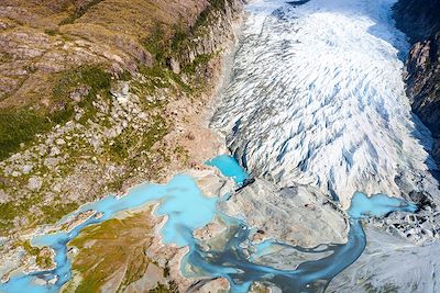 Vue aérienne du glacier Bernal - Fjord Las montanas - Chili