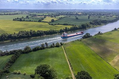 Cargo sur le canal de Kiel - Allemagne 