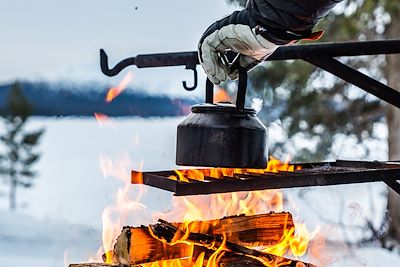 © aaro / Adobe Stock - Pause café en Laponie en Finlande Pause café en Laponie en Finlande