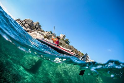 Les criques cachées de Corse en kayak