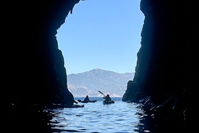 © Guillaume Folliot de Fierville - La grotte des amoureux dans les calanques de Piana - Corse - France La grotte des amoureux dans les calanques de Piana - Corse - France