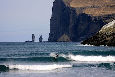 Les rochers de Risin et Kellingin sur lîle d'Eysturoy - Iles Féroé