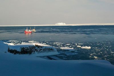 © Irina Baranova - Ilulissat - Baie de Disko en hiver - Groenland Ilulissat - Baie de Disko en hiver - Groenland