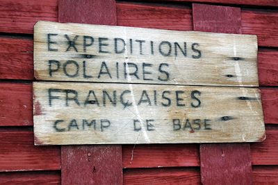 © Séverine Barkat - Camp de Paul Emile Victor - Baie de Disko - Groënland Camp de Paul Emile Victor - Baie de Disko - Groënland