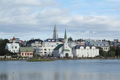 © Charly Coevoet - Lac Tjornin - Reykjavik - Islande Lac Tjornin - Reykjavik - Islande