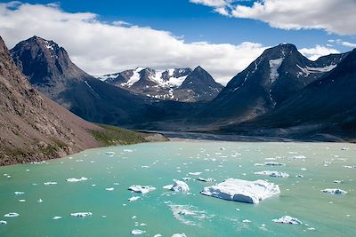 © ARTHUS-BERTRAND Yann / hemis.fr - Fjord de Qoroq à l'est de Narsarsuaq - Groenland Fjord de Qoroq à l'est de Narsarsuaq - Groenland