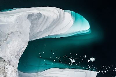 © Ann Spratt / EyeEm / Getty Images - Vue aérienne d'icebergs - Groenland Vue aérienne d'icebergs - Groenland