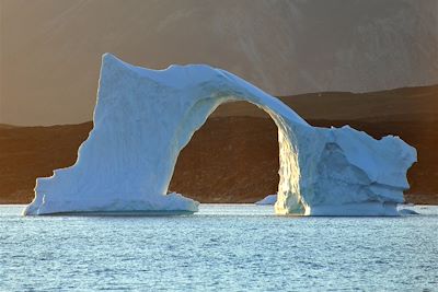 Iceberg en forme d'arche - Groenland