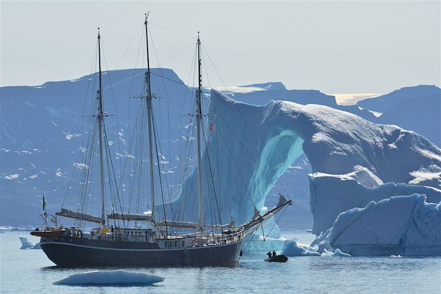 Voyage Navigation arctique sous les aurores boréales