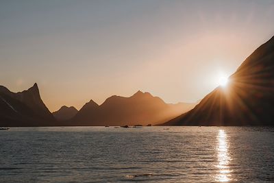 Coucher de soleil dans le fjord d'Ikateq - Groenland