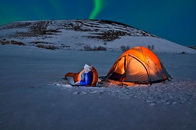 © Cavan Images / Getty Images - Camping et observation des aurores boréales - Reykjahlid - Islande Camping et observation des aurores boréales - Reykjahlid - Islande