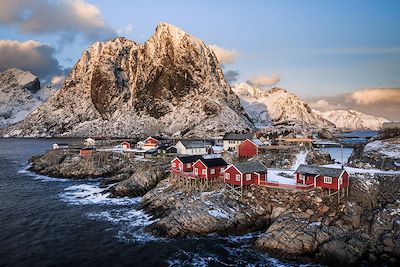 © Naris / Adobe Stock - Reine - Lofoten - Norvège Reine - Lofoten - Norvège
