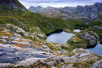 Lacs sur l'île Flakstadoya - Lofoten - Norvège