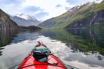 © Edwige Carron - Kayak de mer - Valldal - Tafjord - Norvège Kayak de mer - Valldal - Tafjord - Norvège