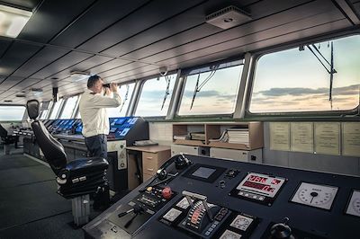© Igor Strukov / Adobe Stock - Cabine du capitaine du bateau Cabine du capitaine du bateau