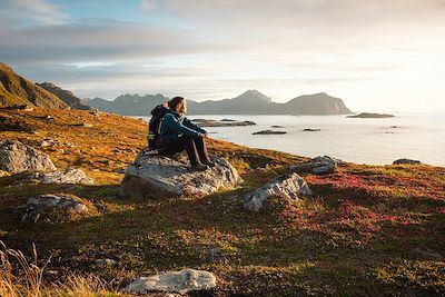 Randonneuse dans les îles Lofoten - Norvège