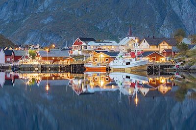 Les Lofoten à la voile, entre fjords et lumières