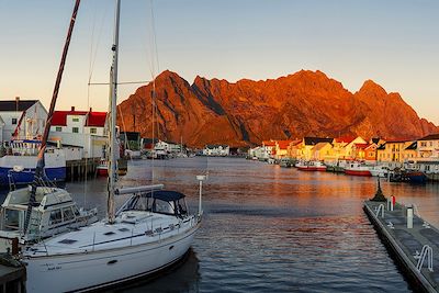 Port et village de Henningsvaer - Iles Lofoten - Norvège