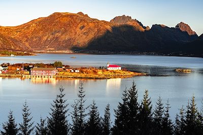 Voyage Les Lofoten à la voile, entre fjords et lumières 1