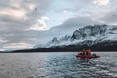 Expédition en bateau pneumatique dans les fjords de Norvège