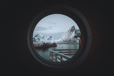 Village vu à travers un hublot - Norvège