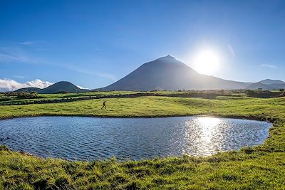 © GUIZIOU Franck / hemis.fr - Le volcan Pico - Ile de Pico - Açores - Portugal Le volcan Pico - Ile de Pico - Açores - Portugal