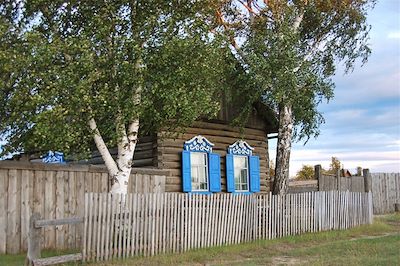 Village traditionnel sur les bord du Lac Baikal - Russie