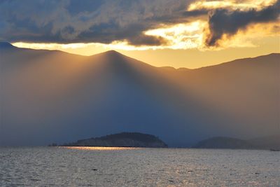 Coucher de soleil sur Lac Baikal - Russie