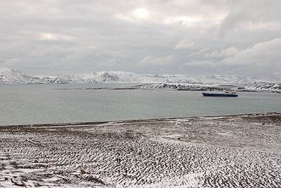 © Philippe Martin - Baie des Baleiniers - Ile de la Deception - Antarctique Baie des Baleiniers - Ile de la Deception - Antarctique