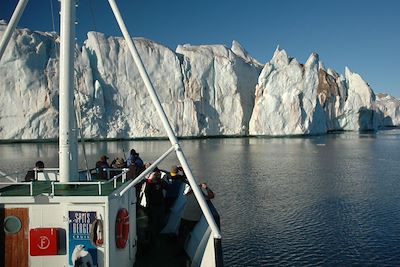 © Spitsbergen Travel - Le glacier Langoysund - Spitzberg - Norvège Le glacier Langoysund - Spitzberg - Norvège