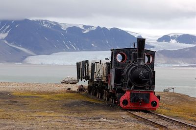 © Spitsbergen Travel - Train - Base Ny-Alesund - Spitzberg - Norvège Train - Base Ny-Alesund - Spitzberg - Norvège