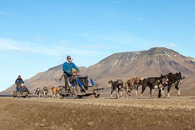© Spitsbergen Travel - Kart à chiens - Spitzberg - Norvège Kart à chiens - Spitzberg - Norvège