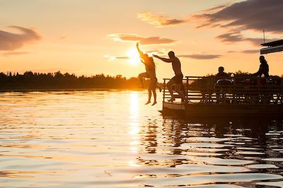 © Visit Rovaniemi - Le Soleil de Minuit à Rovaniemi - Finlande Le Soleil de Minuit à Rovaniemi - Finlande