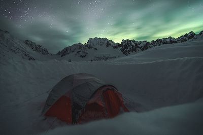 Bivouac sous les aurores boréales